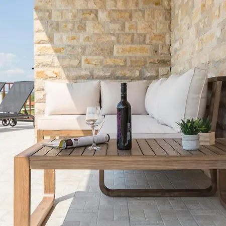 Vila El Istria *