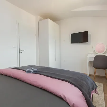 El Istria Vila *